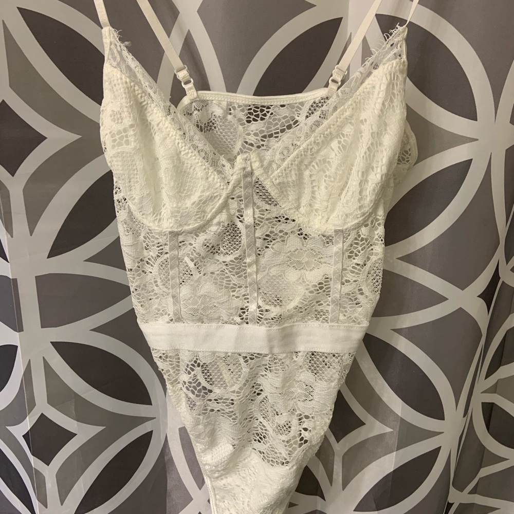 White lace body suit - Picture 1 of 3